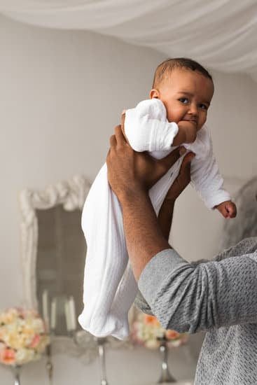 Care Tips For Newborn Baby For The Age Of 0–8 Months.